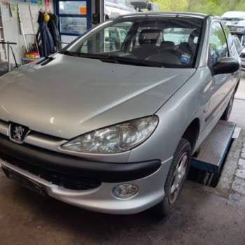 Ricambi PEUGEOT 206 1360cc benzina  del 2003