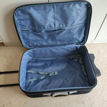 Vendo Valigia Trolley LUMI in buone condizioni, in tela, colore nero