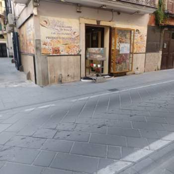 Negozio in vendita a Acerra (Napoli)