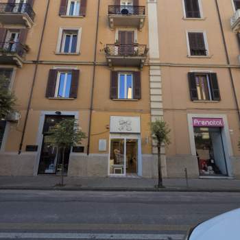 Negozio in vendita a Cosenza (Cosenza)