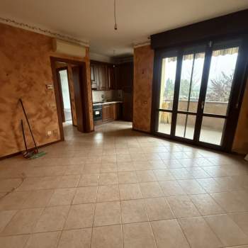 Palazzo in vendita a Reggio nell'Emilia (Reggio nell'Emilia)
