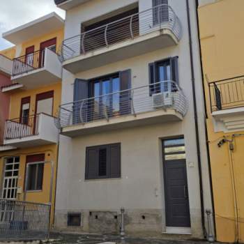 Palazzo in vendita a Mer&igrave; (Messina)