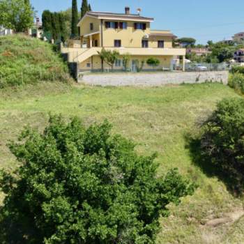 Terreno in vendita a Roma (Roma)