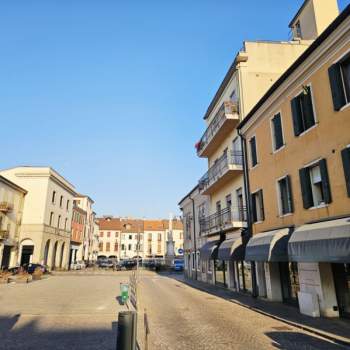 Negozio in vendita a Este (Padova)