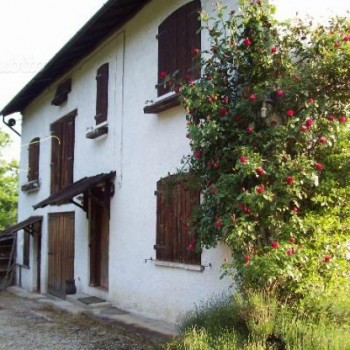 Casa in campagna molto grande e con molto terreno 