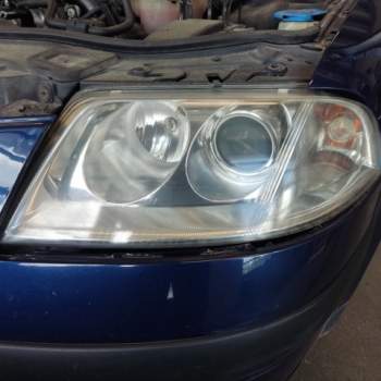 Proiettore sinistro VOLKSWAGEN PASSAT  del 2003