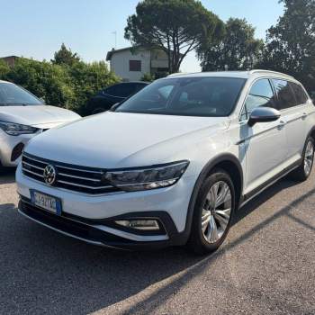 VOLKSWAGEN Passat Alltrack