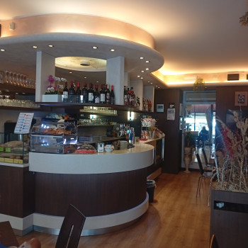 Caffetteria snack bar avviata cedesi 
