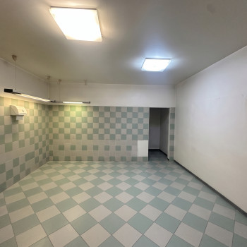 LABORATORIO IN VENDITA A MESTRE CON CANNA FUMARIA