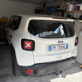 Jeep Renegade con gancio traino