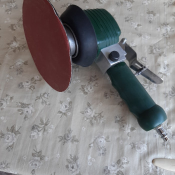 smerigliatrice ad aria compressa.