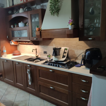 Vendo CUCINA IN LEGNO MASSELLO 
