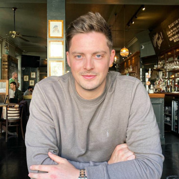 Sono inglese, cerco una donna per una relazione seria