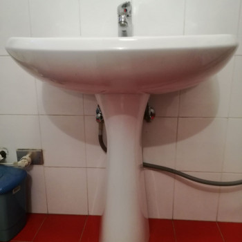 Lavabo per bagno e miscelatore