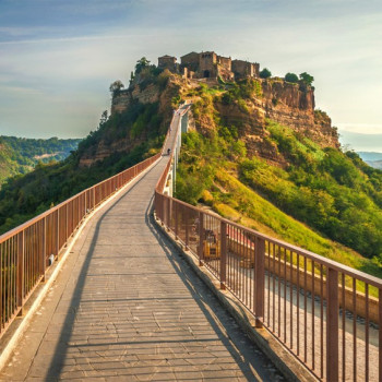 LAGO DI BOLSENA, CIVITA BAGNOREGIO & VITERBO - 2 Giorni e 1 Notte