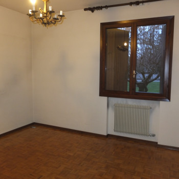 Appartamento due camere piano terra con giardino