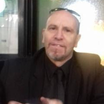 Cerco donna per relazione seria ho amicizia 