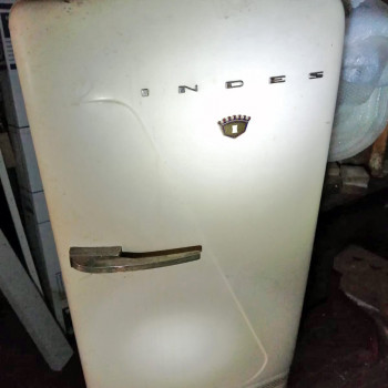 Vendo frigorifero marca "INDES" funzionante, anni 50, misure cm. 59×60×114