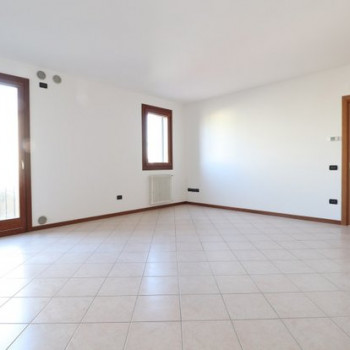 Bicamere con 36 mq di zona giorno RIF. L003