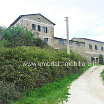 Rustico in vendita a Giano dell'Umbria (Perugia)