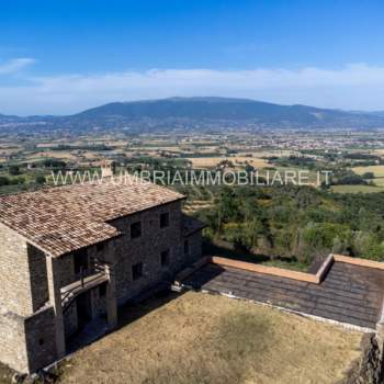 Agriturismo in vendita a Cannara (Perugia)