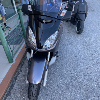 Yamaha x-max 250