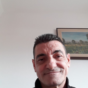 Cerco una amica vera over 47 anni io sono single mi chiamo Antonio di anni 57
