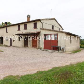 Rustico in vendita a Marsciano (Perugia)
