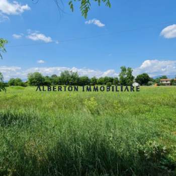 Terreno in vendita a Montebelluna (Treviso)