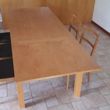 Tavolo allungabile e 5 sedie