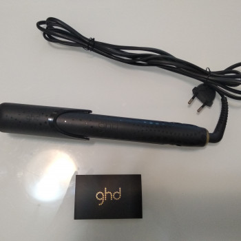 Vendo piastra GHD Gold modello no 5.0 professionale per capelli. Ottimo stato. 