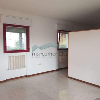 UFFICIO PIANO TERRA CON PARCHEGGIO ESCLUSIVO a Vittorio Veneto