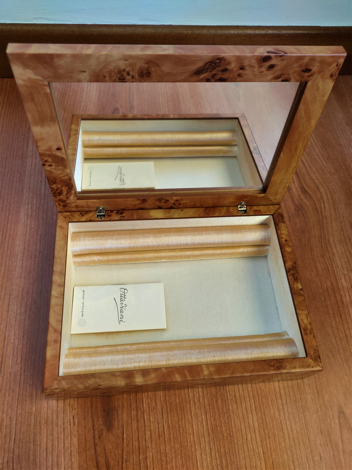 Scatola Portagioie in legno chiaro e argento - Hobby, Collezionismo e  Antiquariato in vendita a Treviso